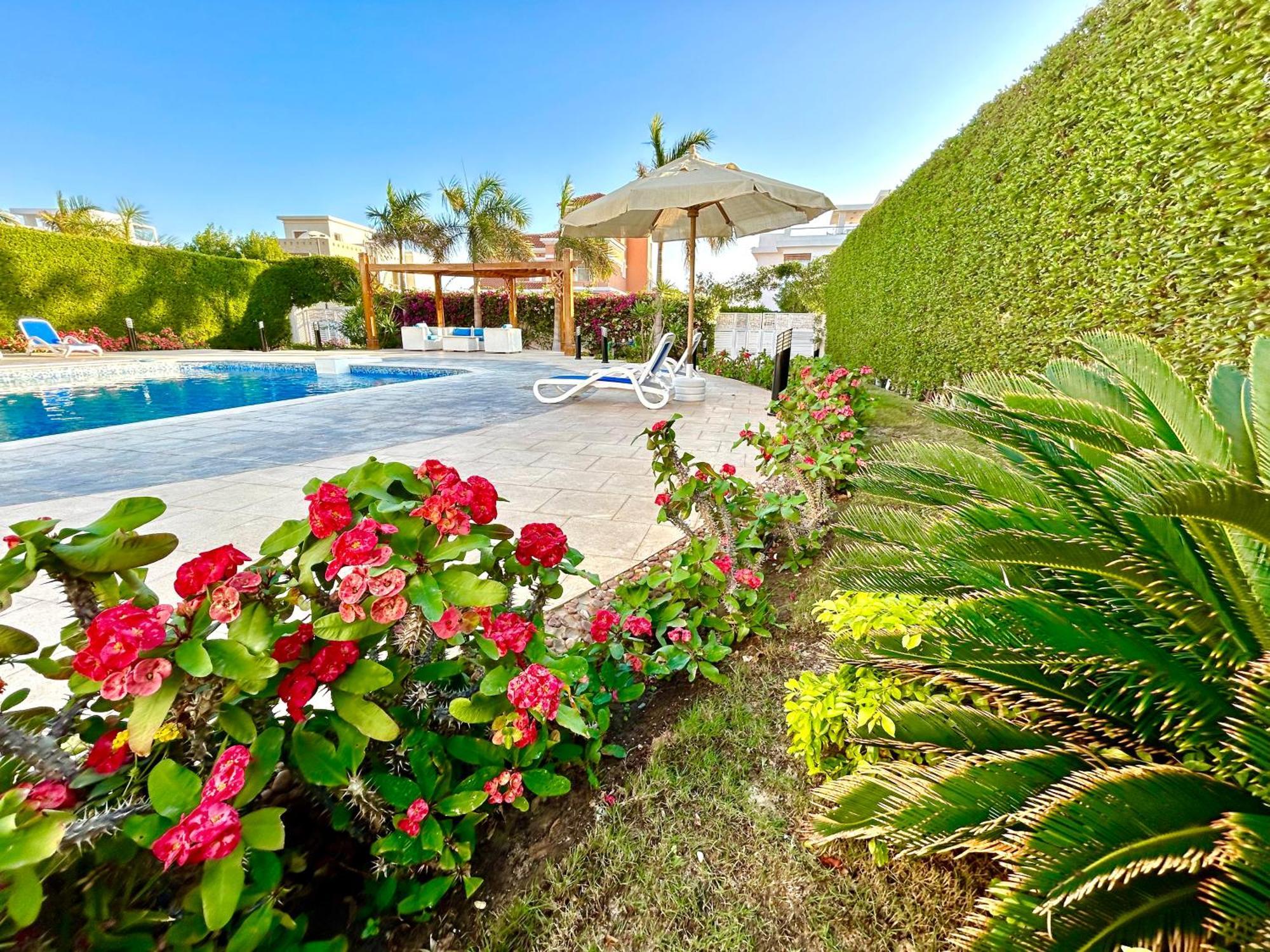 Luxury Villa With Pool In 후르가다 외부 사진